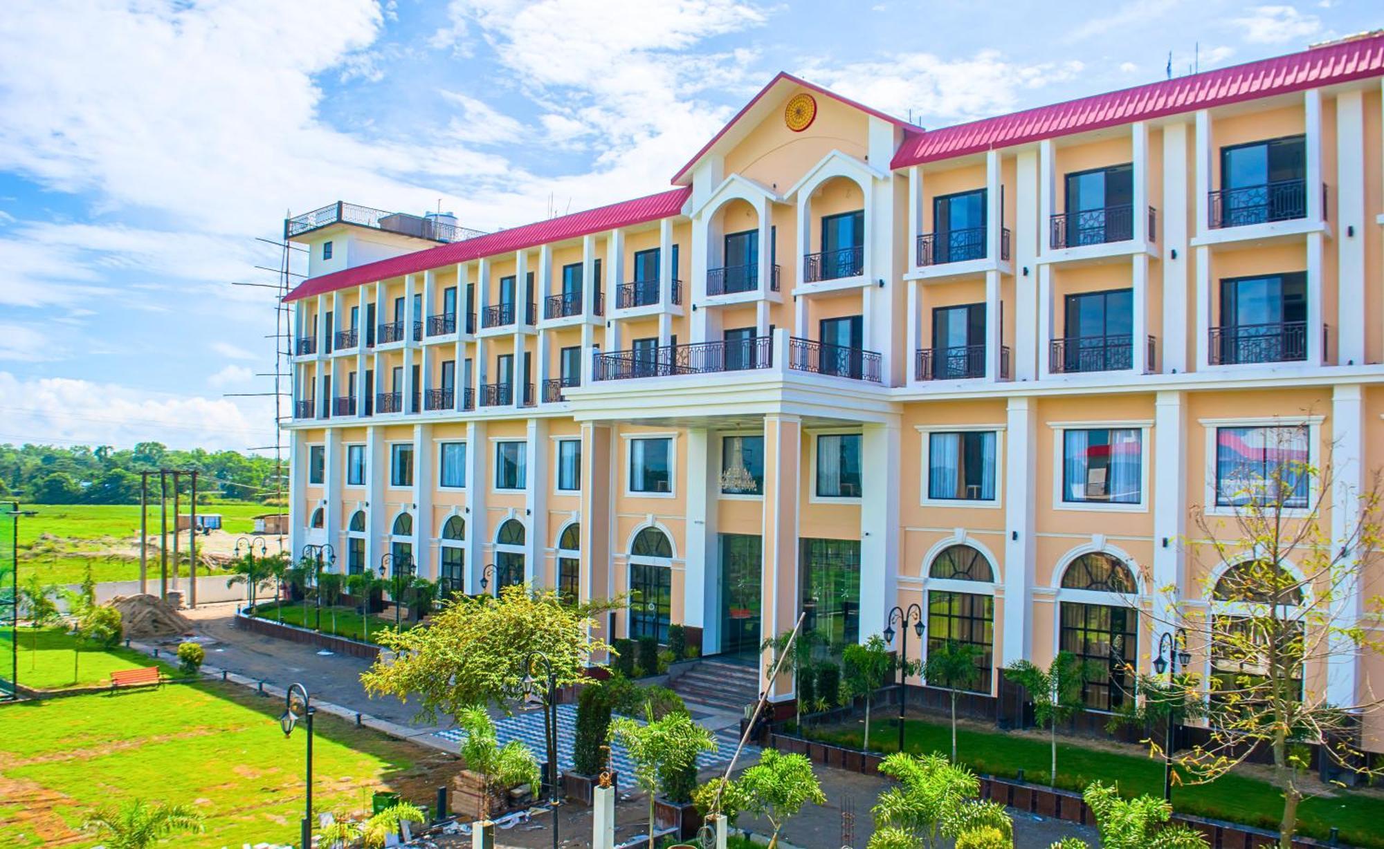 Mystique Mayong Raja Mayang Buitenkant foto